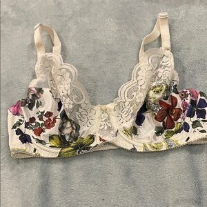 Vintage 1980s! Chantilly Floral Lace Underwire Bra - White